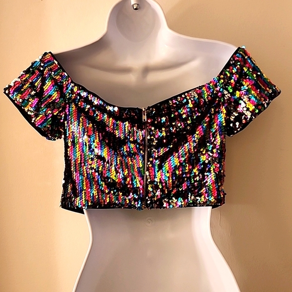 Forever 21 off-shoulder sequin crop-top, size medium, zip closure on back - Picture 3 of 4